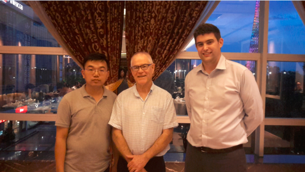 Lin Jie Ben, general manager and intelligent lighting Secretary Bryan Douglas exchange intelligent lighting technology.