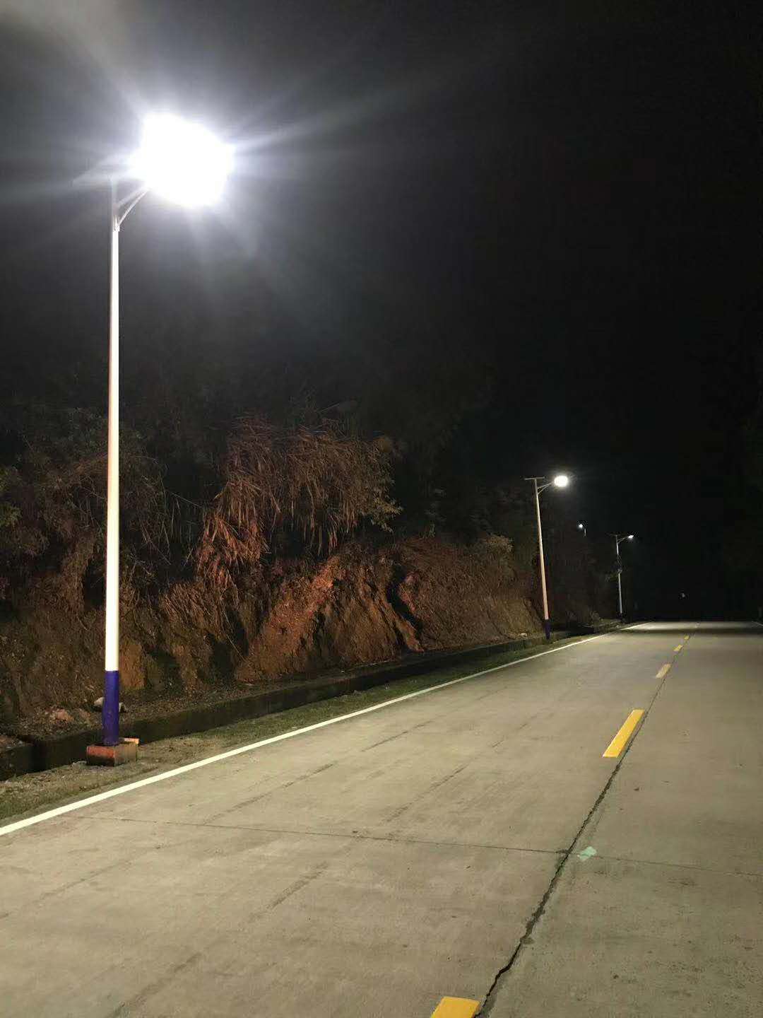 What are the advantages of solar street lights for rural roads compared with ordinary street lights?